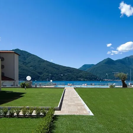 Contemporary 1 Bedroom With Lake Views Apartment